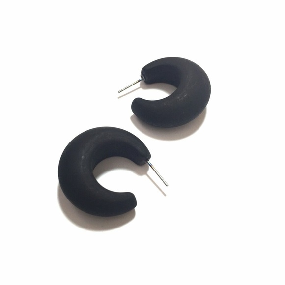 vintage lucite snail shell hoops Earrings Black - Picture 5 of 5